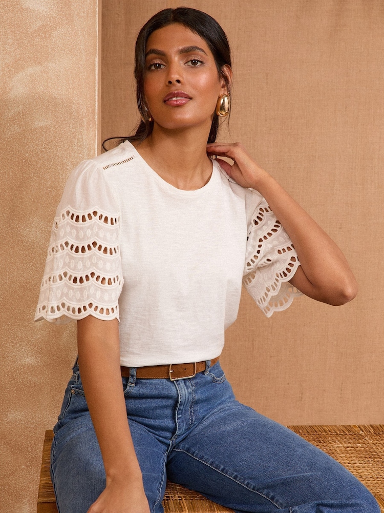 Marfil - Love & Roses Scallop Crew Neck 100% Cotton T-Shirt - Imagen 1 de 4