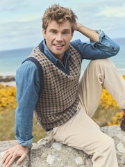 Joules Ferguson Wool-Rich Oatmeal Houndstooth Vest - Image 10 of 12