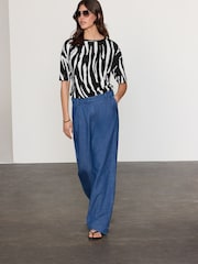 White/Black Zebra Print 100% Linen Premium Short Sleeve Crew Neck T-Shirt - Image 2 of 8