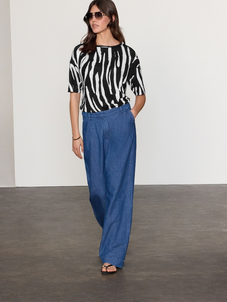 White/Black Zebra Print 100% Linen Premium Short Sleeve Crew Neck T-Shirt - Image 2 of 8