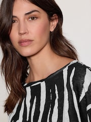 White/Black Zebra Print 100% Linen Premium Short Sleeve Crew Neck T-Shirt - Image 5 of 8