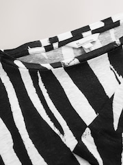 White/Black Zebra Print 100% Linen Premium Short Sleeve Crew Neck T-Shirt - Image 7 of 8