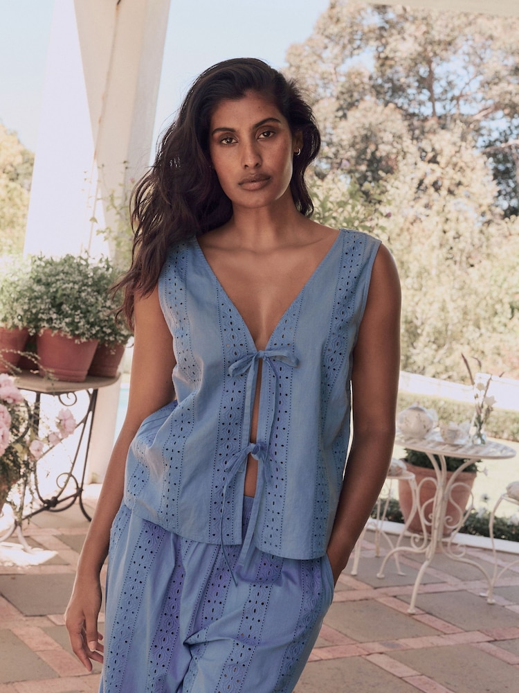 Bleu - Laura Ashley Débardeur brodé 100% coton noué sur le devant - Image 1 de 1