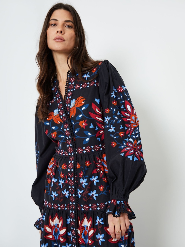 Another Sunday Floral Print Lace Trim Button Through 100% Cotton Tiered Midi Dress - Bild 4 von 4 Another Sunday Floral Print Lace Trim Button Through 100% Cotton Tiered Midi Dress - Bild 4 von 4