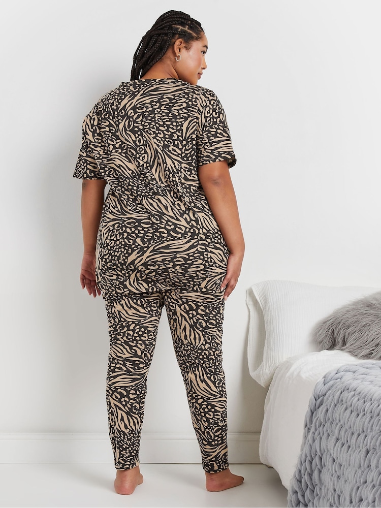 Conjunto de pijama de manga corta y corte entallado de Yours Curve 100% algodón con diseño de patchwork de animales - Imagen 2 de 5 Conjunto de pijama de manga corta y corte entallado de Yours Curve 100% algodón con diseño de patchwork de animales - Imagen 2 de 5