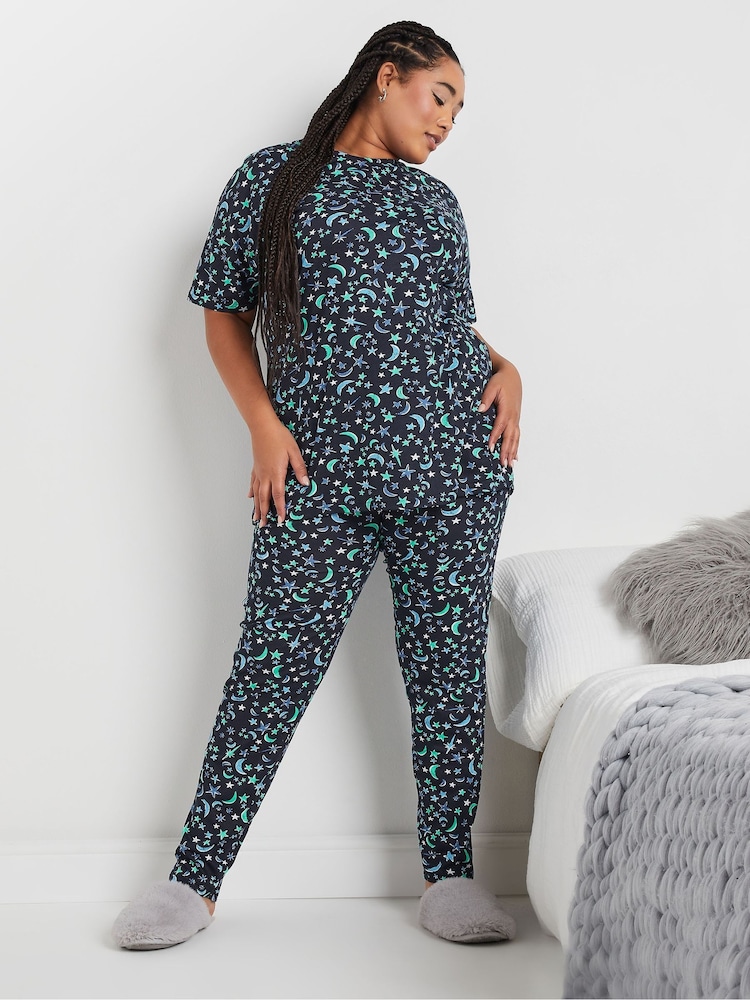 Conjunto de pijama de algodón 100 % y manga corta con diseño cónico y estampado de lunas pequeñas de Yours Curve - Imagen 1 de 5 Conjunto de pijama de algodón 100 % y manga corta con diseño cónico y estampado de lunas pequeñas de Yours Curve - Imagen 1 de 5