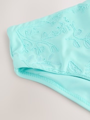 Mintgrün bestickt - Bikinihose mit hohem Bund und Beinausschnitt - Image 5 of 6