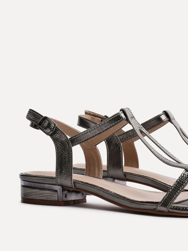 Silber - Linzi Lavish Sandalen mit niedrigem Blockabsatz und T-Steg mit Schlaufendesign - Bild 5 von 5 Silber - Linzi Lavish Sandalen mit niedrigem Blockabsatz und T-Steg mit Schlaufendesign - Bild 5 von 5