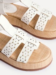 Blanco - Linzi Sunkissed Laser Cut Flatform Gladiator Sandals - Imagen 5 de 6