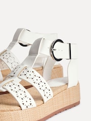 Blanco - Linzi Sunkissed Laser Cut Flatform Gladiator Sandals - Imagen 6 de 6