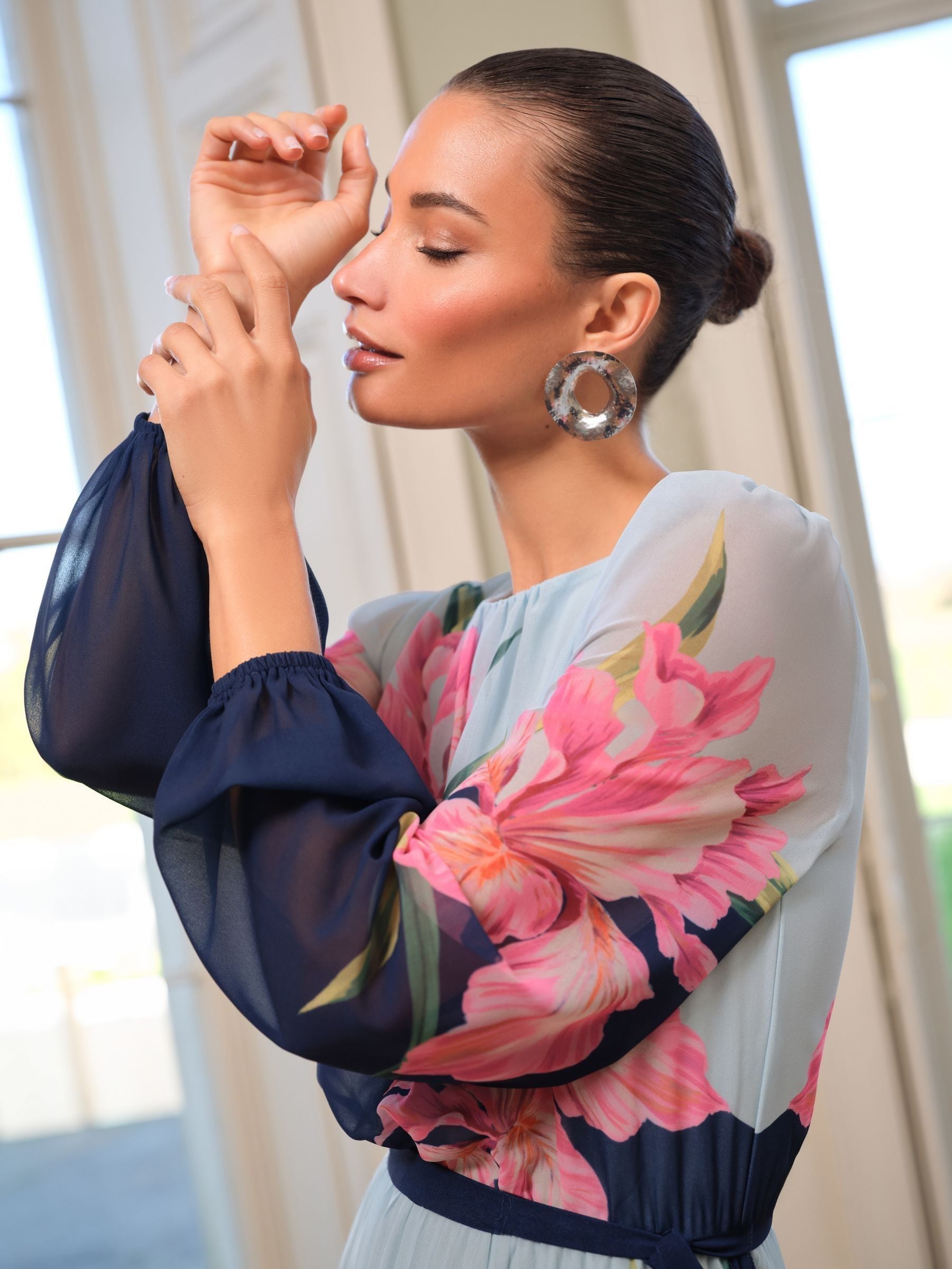 Buy Love & Roses Blue Floral Printed Crew Neck Pleated Long Sleeve