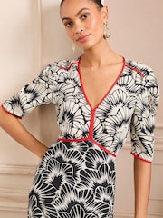 Love & Roses Black/White Printed V-Neck Ruched Short Sleeve Midi Dress - Image 2 of 4