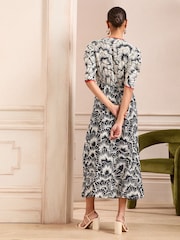 Love & Roses Black/White Printed V-Neck Ruched Short Sleeve Midi Dress - Image 3 of 4