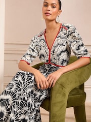 Love & Roses Black/White Printed V-Neck Ruched Short Sleeve Midi Dress - Image 4 of 4