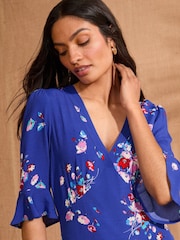 Bleu de cobalt à fleurs - Love & Roses Printed V-Neck Tea Mini Dress - Image 2 de 4