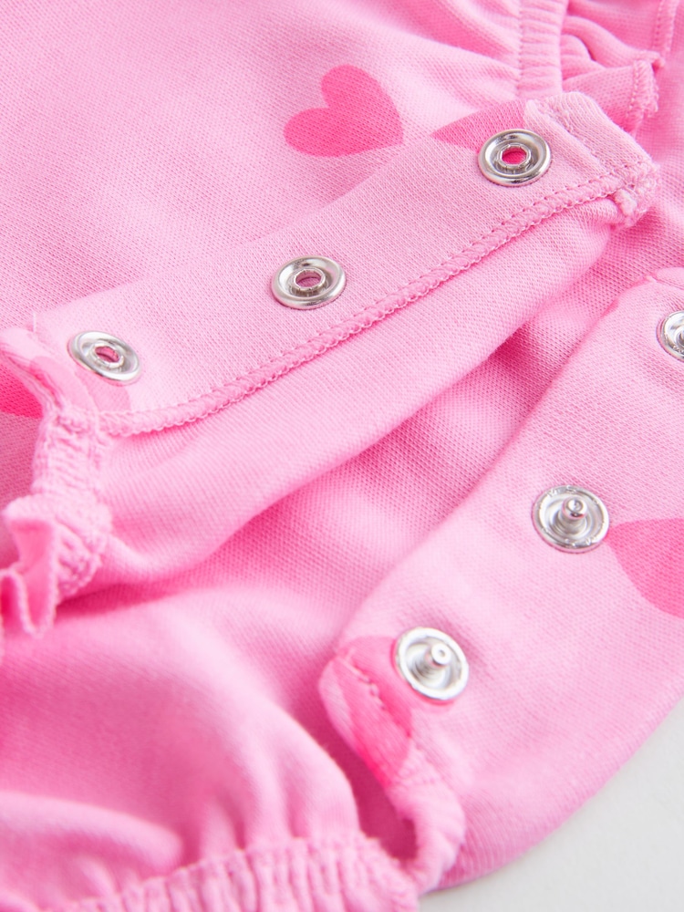 Rosa Tonales Herzmuster - Baby-Strampelhöschen aus Jersey mit Rüschen im 3er-Pack - Bild 10 von 10