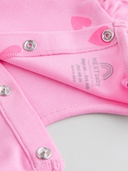 Rosa Tonales Herzmuster - Baby-Strampelhöschen aus Jersey mit Rüschen im 3er-Pack - Bild 9 von 10