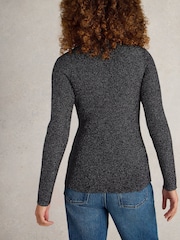 White Stuff Lila Sparkle Rib Rollkragenpullover mit Glitzerdesign - Bild 3 von 6