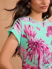 Estampa tropical azul e rosa - Camiseta de gola redonda Love & Roses - Imagem 2 de 4