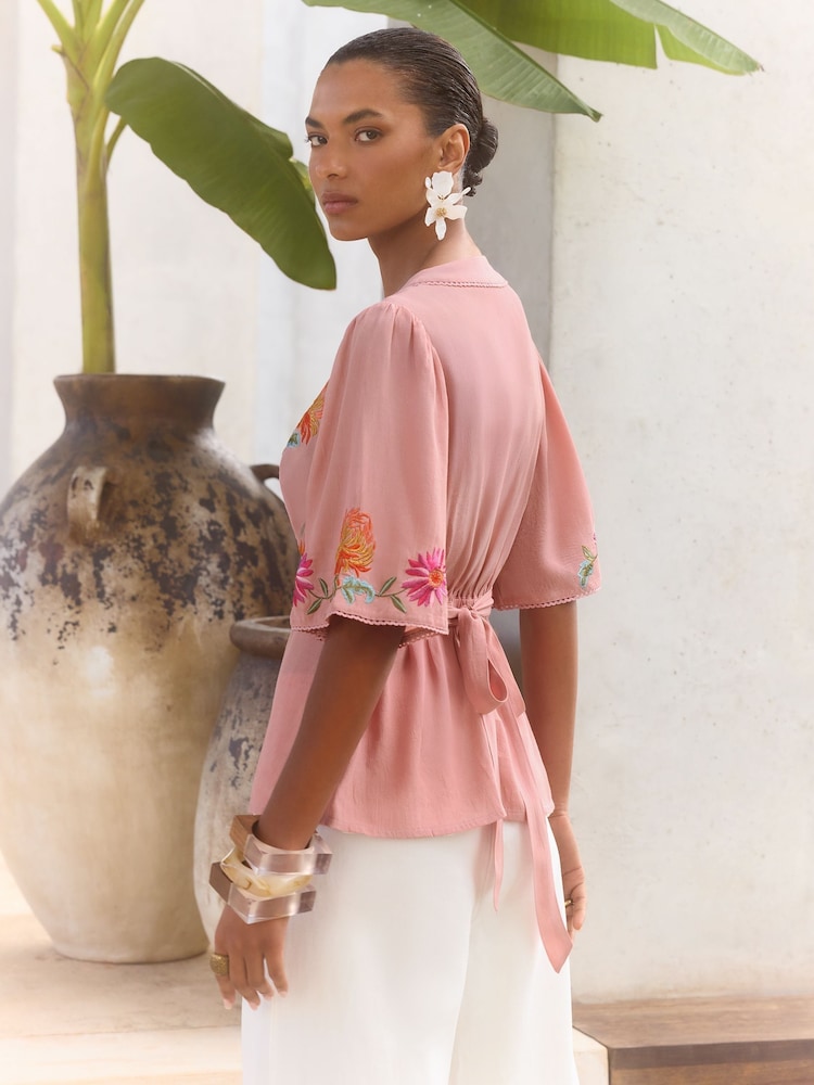 Rosa - Blusa de tarde bordada con estampado floral de manga corta V&A I Love & Roses - Imagen 4 de 4 Rosa - Blusa de tarde bordada con estampado floral de manga corta V&A I Love & Roses - Imagen 4 de 4