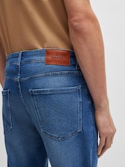 BOSS Blue Regular Fit Maine Pure Comfort Stretch Denim Jeans - Image 4 of 5