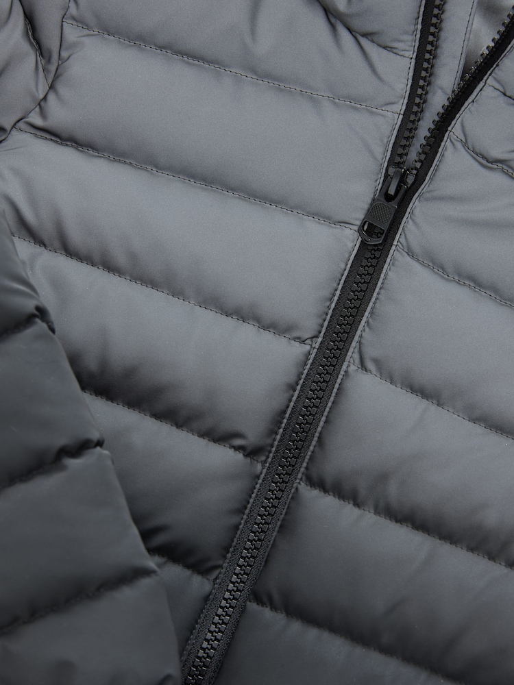 Schwarz/Grau - Gesteppte mittelschwere Jacke mit Kapuze (3–17 J.) - Bild 5 von 5