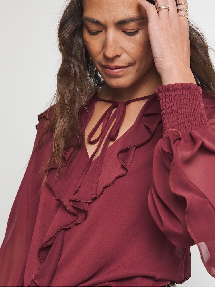 Joanna Hope Red Crinkle Ruffle Contrast Blouse With Tie Neck Detail - Imagen 4 de 4