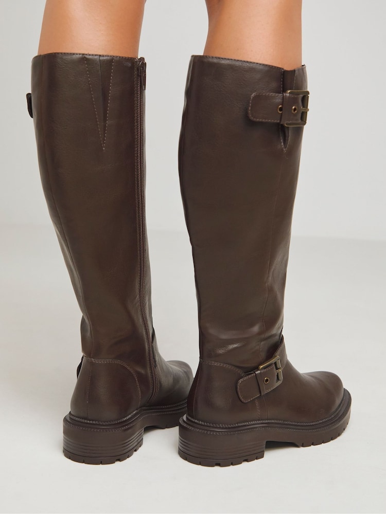 Simply Be Casual Double Buckle Detail Knee Alto Boots In Extra Wide Fit - Imagen 2 de 4