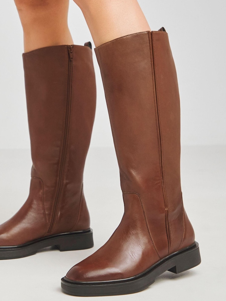 Simply Be – Kniehohe, flache Stiefel mit Stretch-Detail in extra breiter Passform und super kurviger Wade - Bild 1 von 4