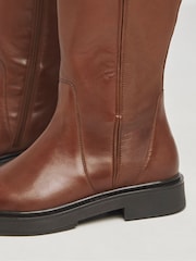 Simply Be – Kniehohe, flache Stiefel mit Stretch-Detail in extra breiter Passform und super kurviger Wade - Bild 2 von 4