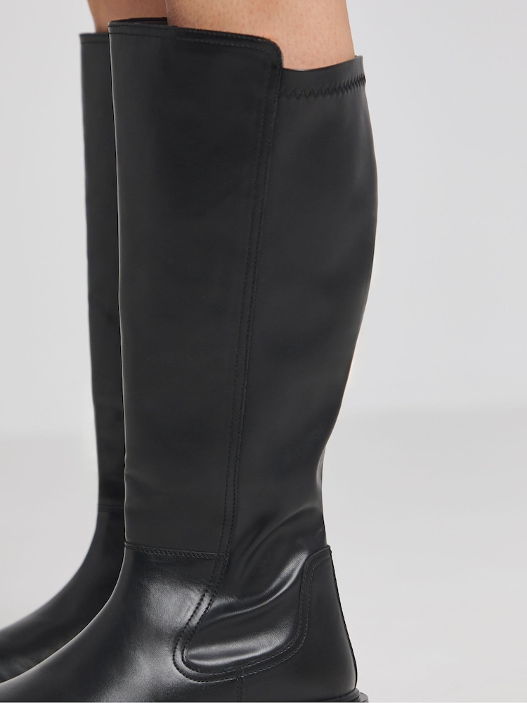 Simply Be Black Curvy Plus Calf Black Wide Fit Stretch Back Panel Knee High Boots in Super Curvy Calf' - Image 4 of 4