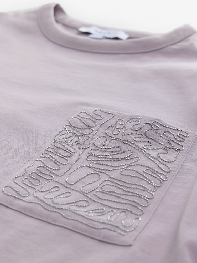 Flieder-Violett - Embellished Pocket 100% Cotton T-Shirt - Bild 7 von 7 Flieder-Violett - Embellished Pocket 100% Cotton T-Shirt - Bild 7 von 7