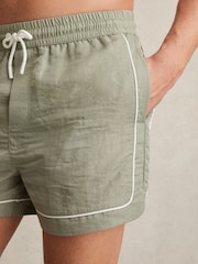 Reiss Pistachio/Off White Azure Piped Drawstring Swim Shorts - Image 4 of 6
