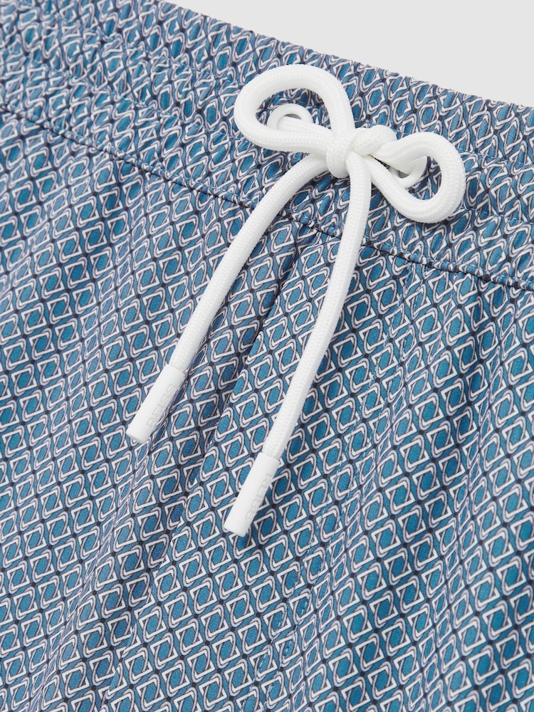 Azul fuerza aérea - Shorts de baño con cordón ajustable y estampado geométrico Tito de Reiss - Imagen 6 de 6
