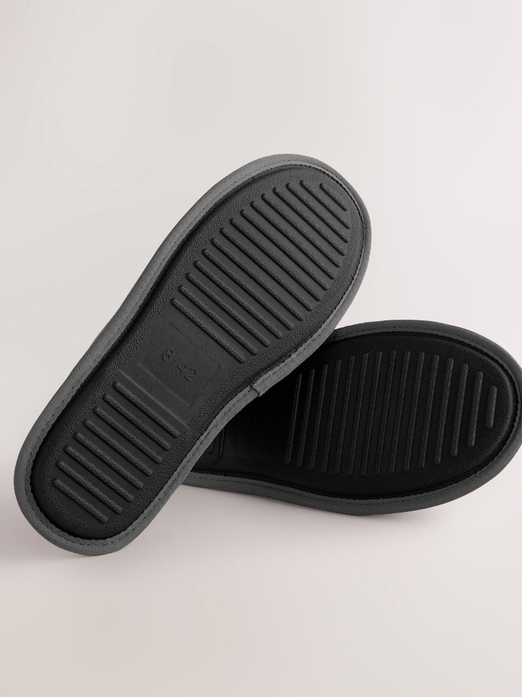 Gris - Pantuflas estilo chinelas texturizadas - Imagen 7 de 7 Gris - Pantuflas estilo chinelas texturizadas - Imagen 7 de 7