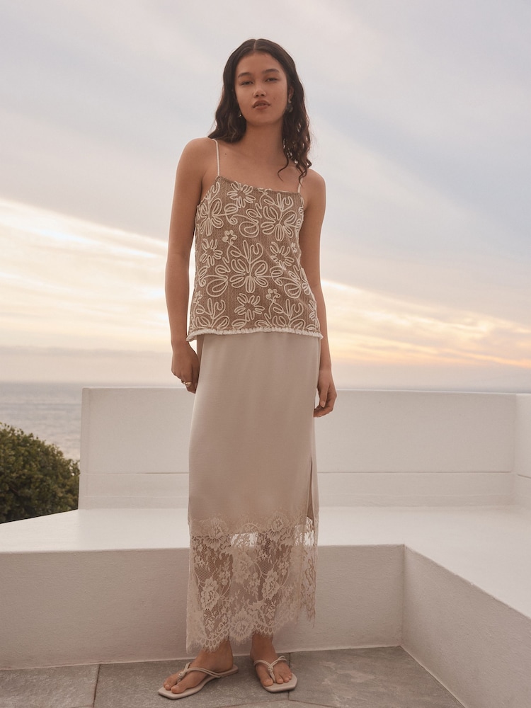 Neutrale Farbe - Floral Print Embroidered Strappy Cami Top - Bild 2 von 8 Neutrale Farbe - Floral Print Embroidered Strappy Cami Top - Bild 2 von 8
