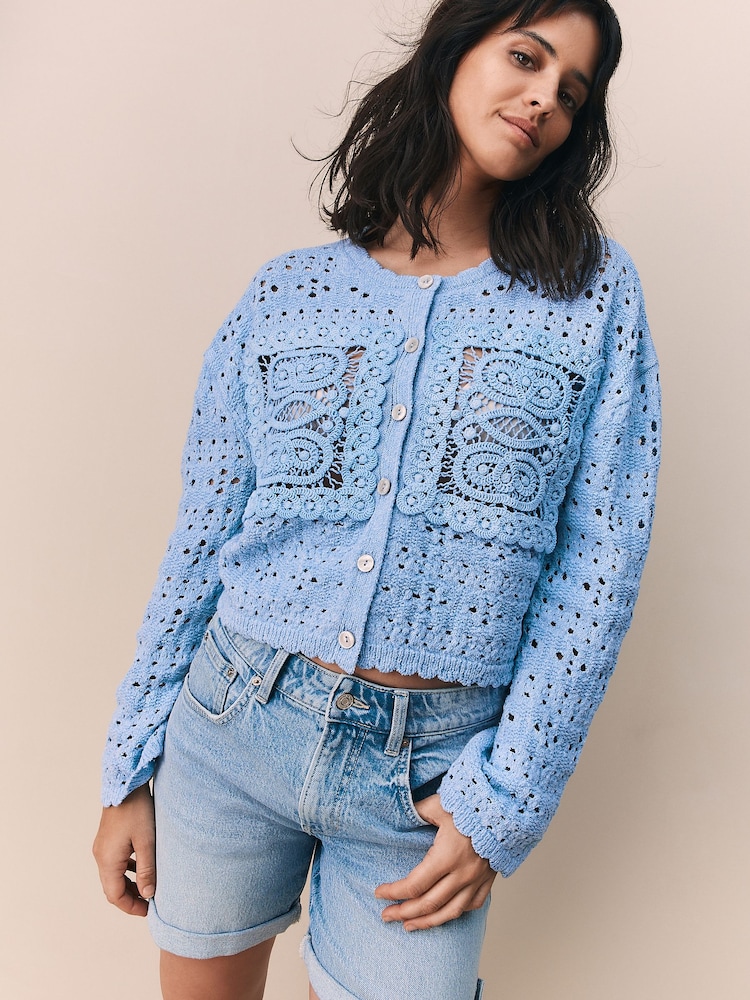 Azul pálido - Crochet Square Patch Button Up Cardigan - Imagem 2 de 5