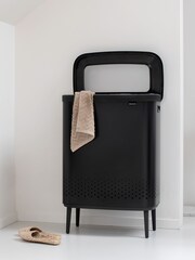 Brabantia Matt Black Bo Laundry Bin Hi with Plastic Lid - Image 2 of 6