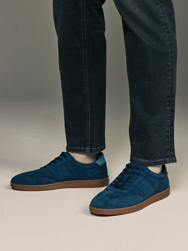 Marineblau - Lässig-elegante Turnschuhe aus Veloursleder - Bild 2 von 7 Marineblau - Lässig-elegante Turnschuhe aus Veloursleder - Bild 2 von 7