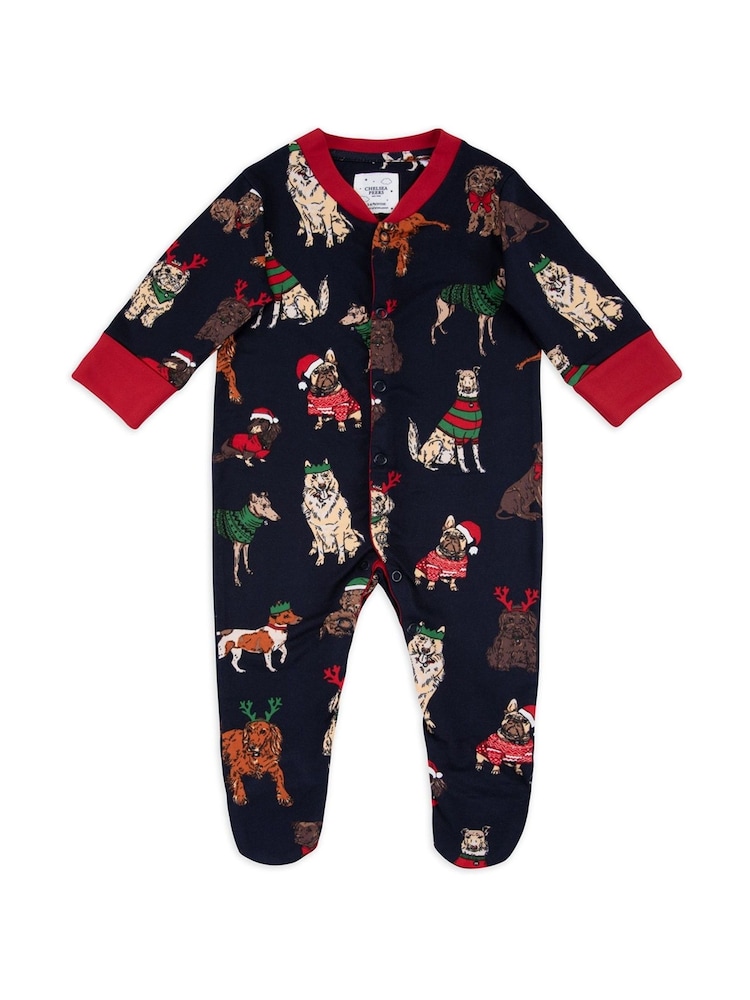 Chelsea Peers Baby 12 Dogs of Christmas Print Sleepsuit - Bild 1 von 3 Chelsea Peers Baby 12 Dogs of Christmas Print Sleepsuit - Bild 1 von 3