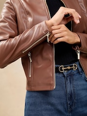 Marrón castaña - Chaqueta de efecto cuero sin cuello de Lipsy - Imagen 3 de 4