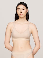 حمَّالة صدر شكل مثلث غير مبطنة بشعار Underband من Tommy Hilfiger - صورة 3 من 6