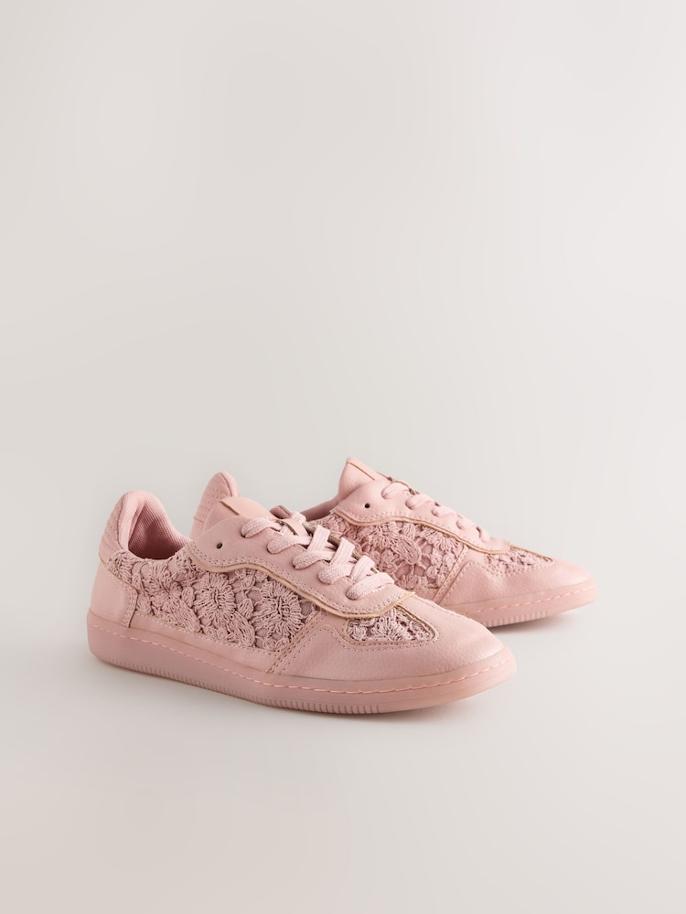 Rosafarbene Stickerei - Forever Comfort® Sneaker zum Schnüren - Bild 2 von 5 Rosafarbene Stickerei - Forever Comfort® Sneaker zum Schnüren - Bild 2 von 5