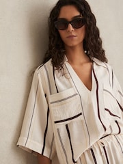 Reiss Carlotta Stripe-Print Relaxed V-Neck Shirt - Image 1 de 5