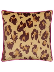 Cojín con estampado de leopardo verdadero de Furn - Image 2 of 6