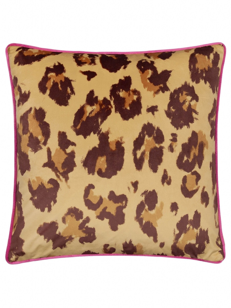 Cojín con estampado de leopardo verdadero de Furn - Image 2 of 6