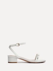 Blanco - Linzi Amanza Bajo Block Heel Sandals With Buckle Detail - Imagen 2 de 5