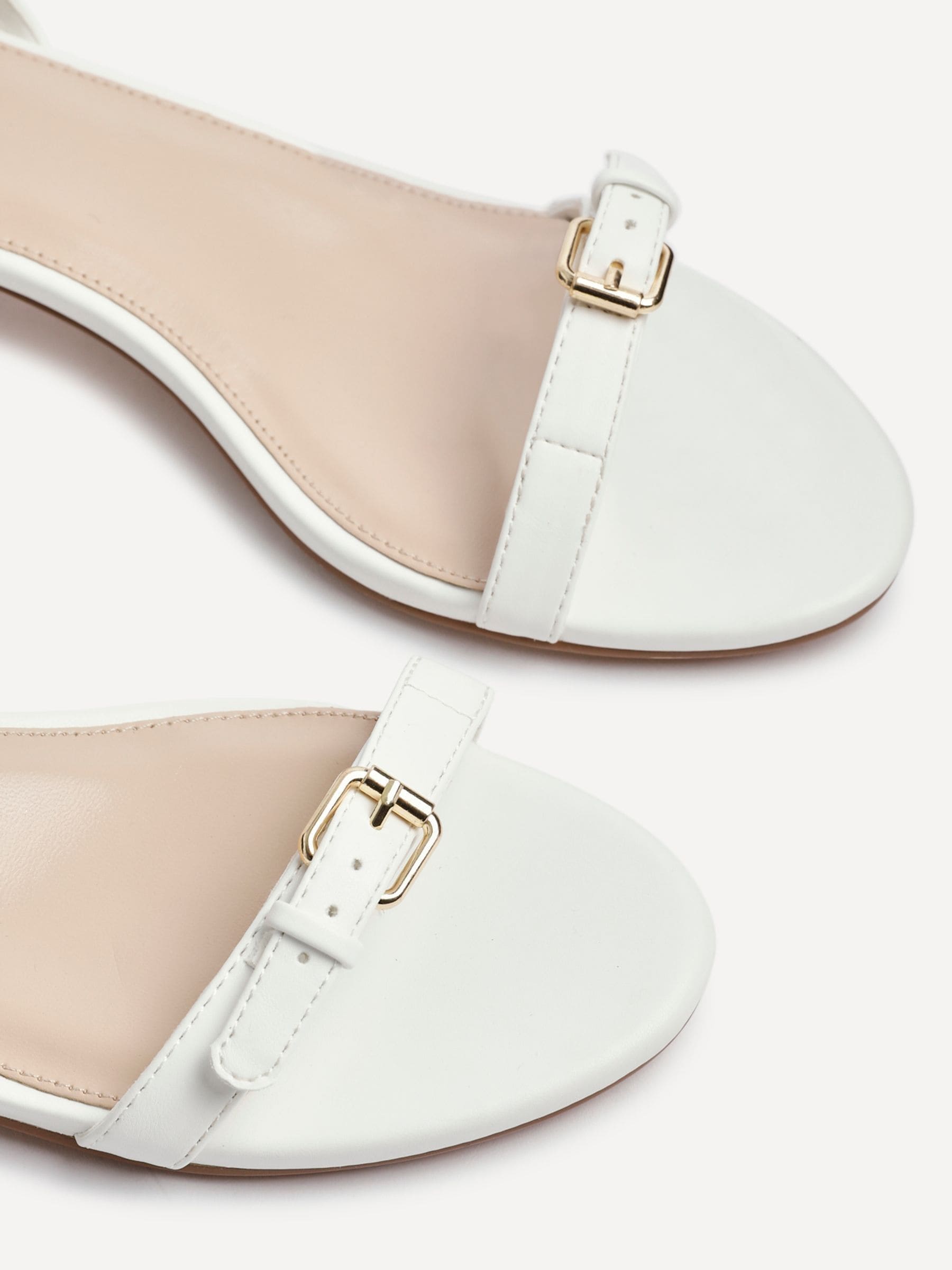 サリーホワイトXS Buy Linzi White Amanza Low Block Heel Sandals With Buckle Detail