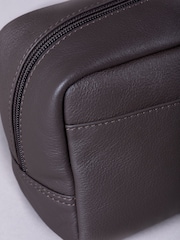 Lakeland Leather Brown Shoregill Wash Bag - Image 5 of 6