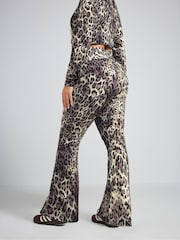 Yours Curve Natural Limited Leopard Fold Leggings - Image 3 of 5